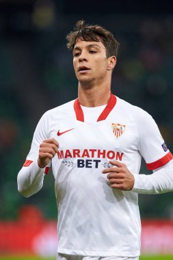 Krasnodar, Rusya - NOVEMBER 24, 2020: Sevilla FC 'den Oliver Torres UEFA Şampiyonlar Ligi E grubu FC Krasnodar ve Sevilla FC arasında oynanan karşılaşma sırasında