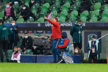 Krasnodar, Rusya - NOVEMBER 24, 2020: FC Krasnodar ve Sevilla FC arasında oynanan UEFA Şampiyonlar Ligi E karşılaşması sırasında Sevilla FC teknik direktörü Julen Lopetegui