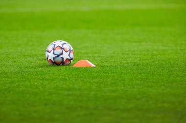 Krasnodar, Rusya - NOVEMBER 24, 2020: UEFA Şampiyonlar Ligi 2020 / 2021 sezonunun resmi maç topu UEFA Şampiyonlar Ligi grubu E karşılaşmasından önce FC Krasnodar ve Sevilla FC arasında oynanan karşılaşma