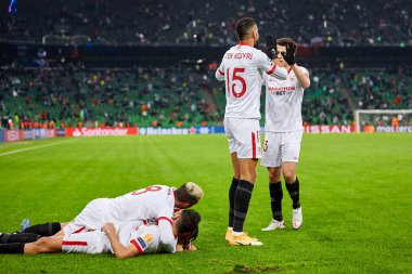 Krasnodar, Rusya - NOVEMBER 24, 2020: Sevilla FC 'den Munir El Haddadi, UEFA Şampiyonlar Ligi E grubu FC Krasnodar ve Sevilla FC FC arasında oynanan karşılaşmada takımının golünü attıktan sonra kutluyor.