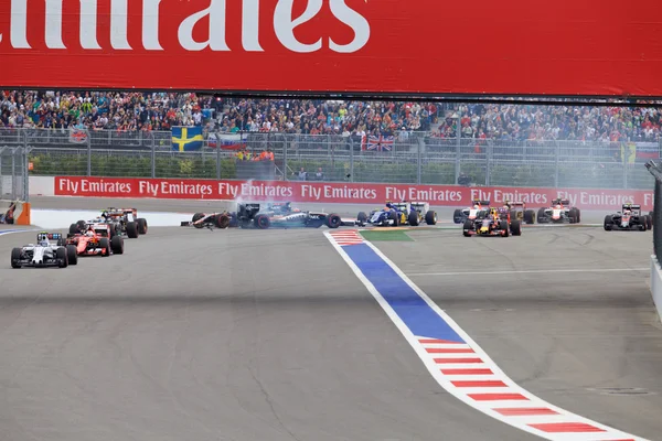 Nico Hulkenberg Sahara Force India and Marcus Ericsson Sauber crash at the start of the race. — стокове фото