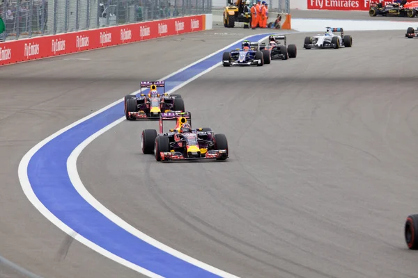 Daniil Kvyat Red Bull Racing F1 Team leads Daniel Ricciardo Red Bull Racing Formula 1 Team — 图库照片
