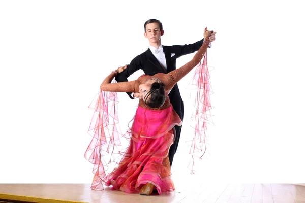 Dansers in de balzaal geïsoleerd op witte achtergrond — Stockfoto