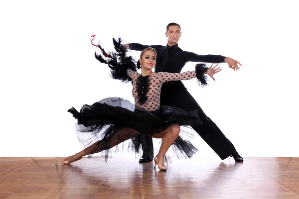 Bailarinas latinas en salón de baile sobre fondo blanco —  Fotos de Stock