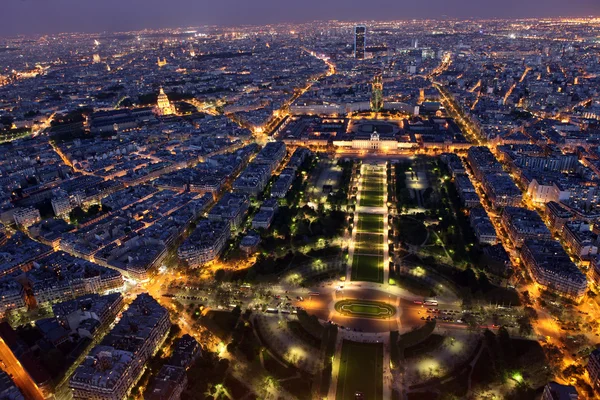 Vista nocturna de París desde la Torre Eiffel — Foto de Stock
