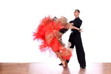 Latino dansçıları balo beyaz bir arka plana dayanır
