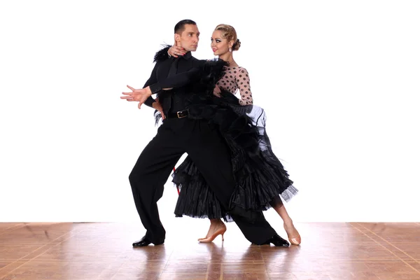 Danses latino en salle de bal sur fond blanc — Photo