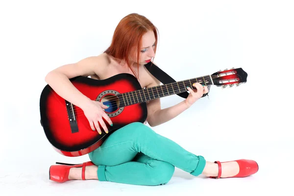 Mulher jogar com guitarra — Fotografia de Stock