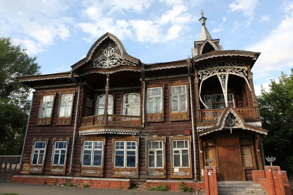 Altes Holzhaus, barnaul, russland, — Stockfoto