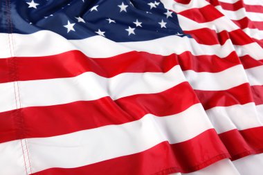 Amerikan bayrağına yaklaş.