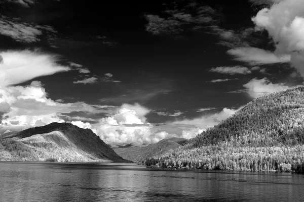 Teletskoe Gölü, Altay devlet doğal biyosferik rezerv, Rusya Federasyonu.