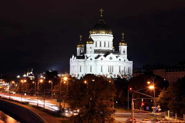 Vacker natt Visa katedralen Kristus Frälsaren och m — Stockfoto