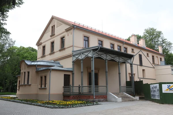 Nieuwe moderne huis in palanga — Stockfoto