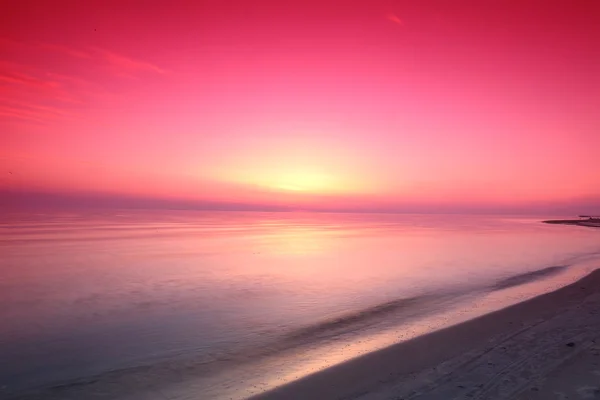 Pôr do sol no mar Báltico Palanga, Lituânia — Fotografia de Stock