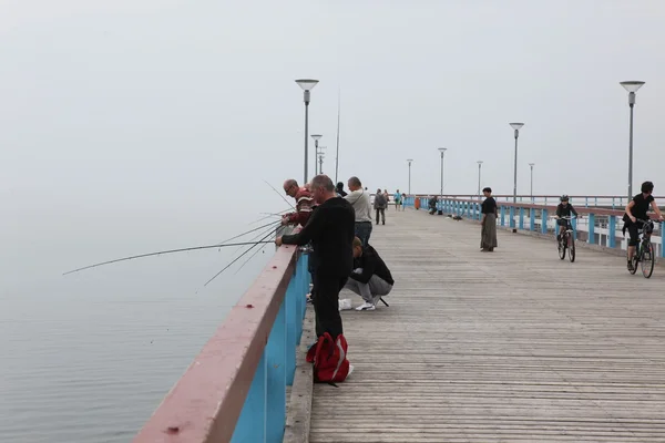 在立陶宛克莱佩达钓鱼的人 — 图库照片