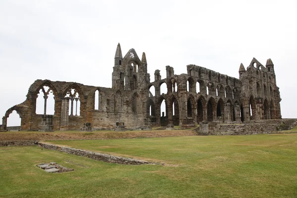 Whitby opatství hrad — Stock fotografie