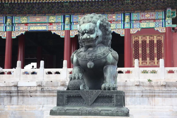 Sculpture du lion dans la Cité Interdite — Photo