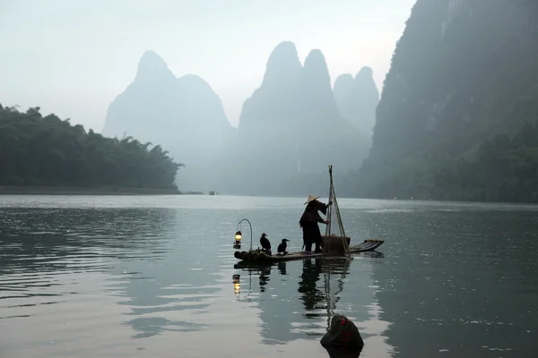 Homem chinês pesca — Fotografia de Stock