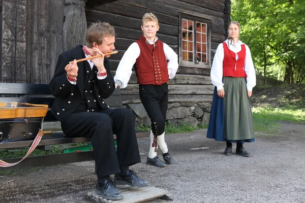 Traditional folk dancers and musician — Stock Photo, Image