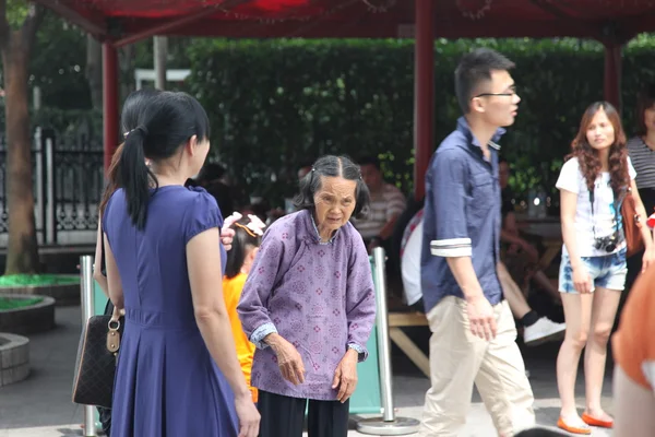 Op de straten van Shanghai, China — Stockfoto