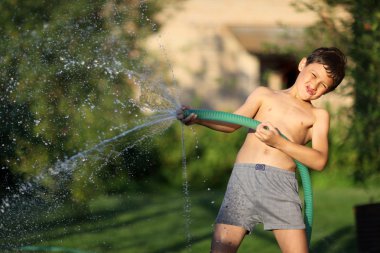 Splash su çocukla