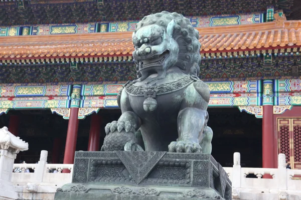 Sculpture du lion dans la Cité Interdite — Photo