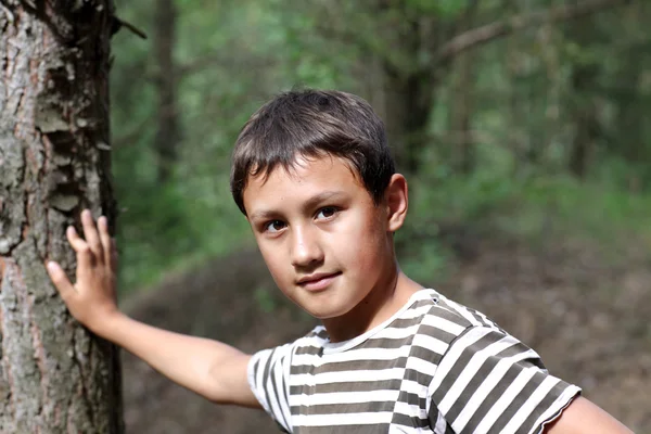 Liten pojke 10 år gammal — Stockfoto