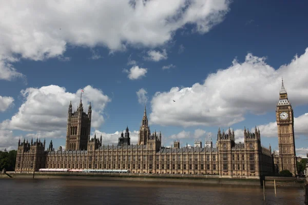 Big Ben'e ve Parlamento evi — Stok fotoğraf