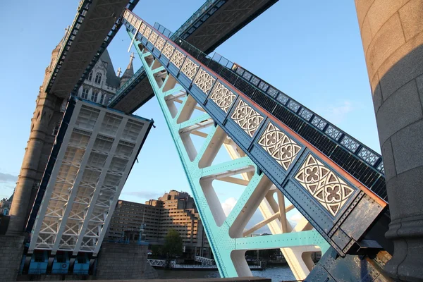 Tower Bridge openen — Stockfoto