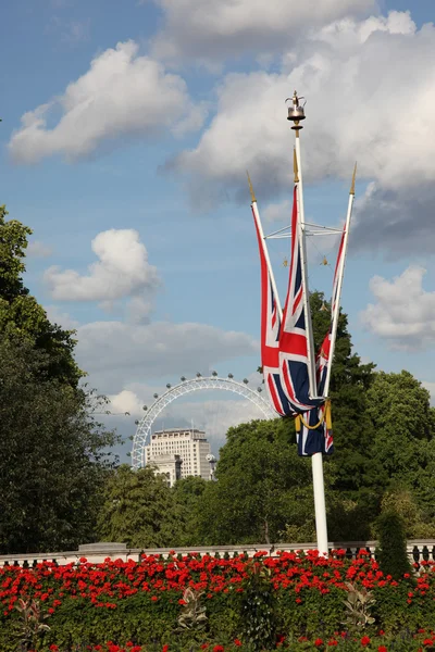 London Eye and flag — Stock Photo, Image