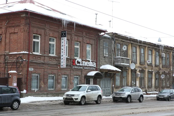 Samara, Federacja Rosyjska - 5 listopada: Budynki w zimie w Samara, Federacja Rosyjska. — Zdjęcie stockowe