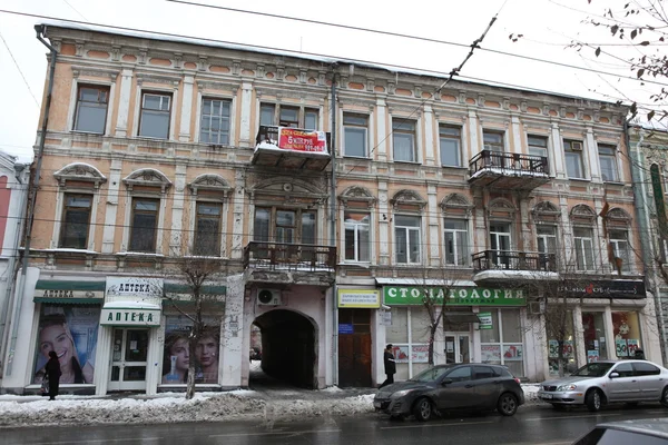 SAMARA, RUSIA - 5 DE NOVIEMBRE: Edificios en invierno en Samara, Rusia . — Foto de Stock