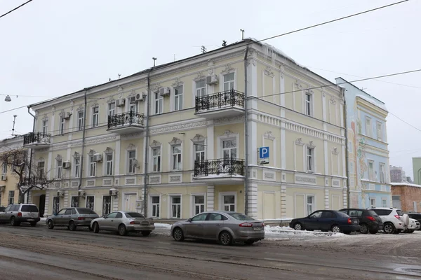 SAMARA, RÚSSIA - NOVEMBRO 5: Edifícios no inverno em Samara, Rússia . — Fotografia de Stock