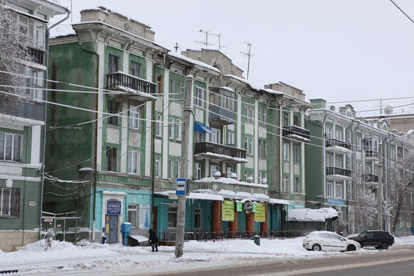 SAMARA, RUSIA - 5 DE NOVIEMBRE: Edificios en invierno en Samara, Rusia . — Foto de Stock