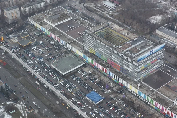 Luchtfoto van stad in bewolkt weer — Stockfoto