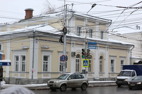 SAMARA, RUSSIE - 5 NOVEMBRE : Bâtiments en hiver à Samara, Russie . — Photo