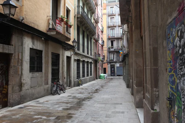 Gamla gatan i barcelona — Stockfoto