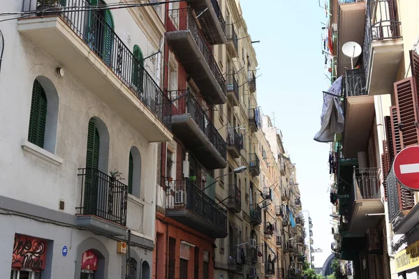 Gamla gatan i barcelona — Stockfoto