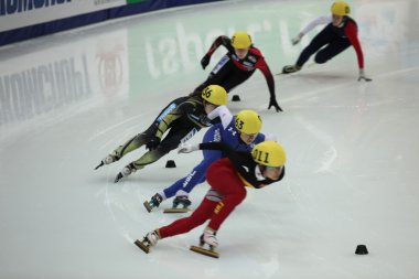 Kısa mesafe sürat pateni sporcular