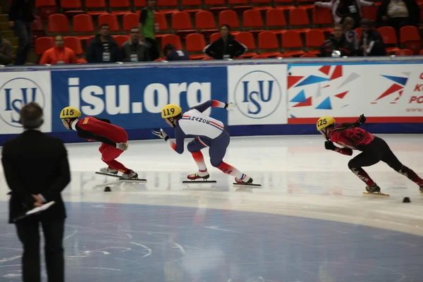 短いトラック速度スケート スポーツマン — ストック写真