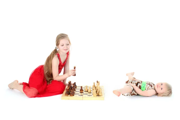 Little sisters play chess — Stock Photo, Image