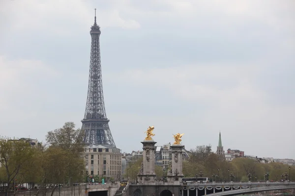 Міст Олександра III в Парижі. — стокове фото