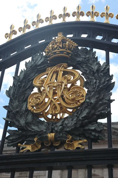 Cresta Real en el Palacio de Buckingham — Foto de Stock