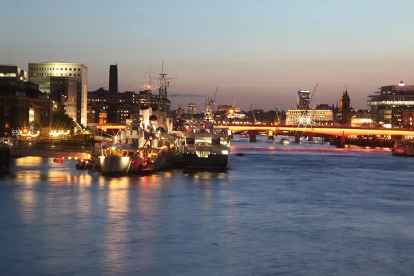 Ships along Thames river bank — Stock Photo, Image