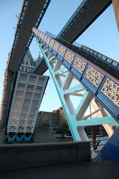 Famous Tower bridge — Stock Photo, Image