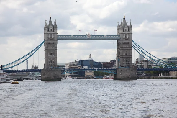 Tower bridge over Thames — Stock Photo, Image
