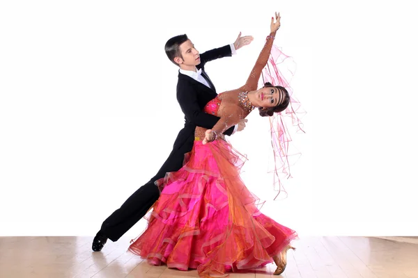 Unga dansare i ballroom — Stockfoto