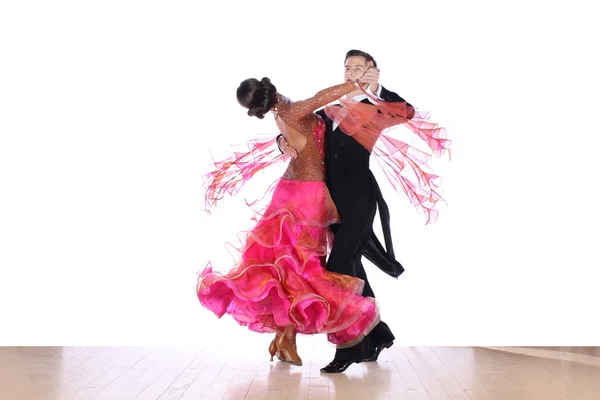 Jóvenes bailarines en el salón de baile —  Fotos de Stock