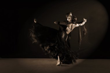 İzole balo dansçıları