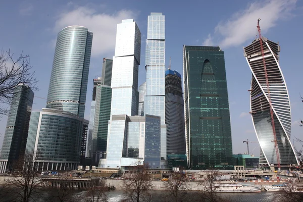 Arranha-céus famosos na cidade de Moscou — Fotografia de Stock